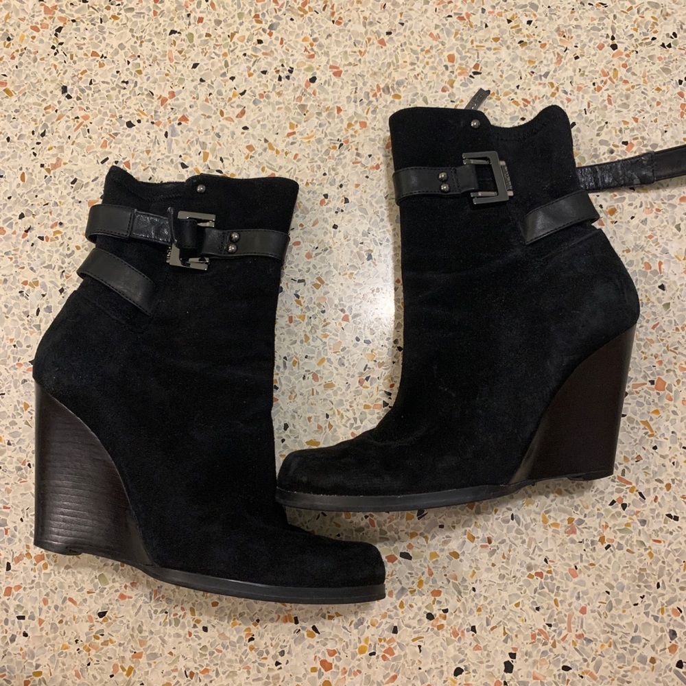 Guess suede heeled boots with clip